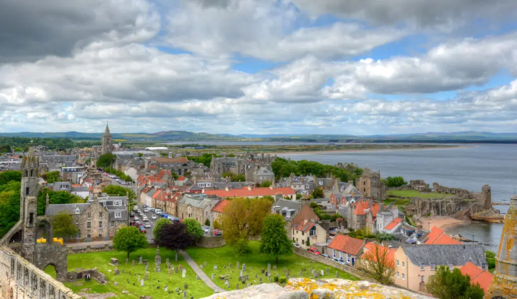 Blick über die Stadt St Andrews in Schottland